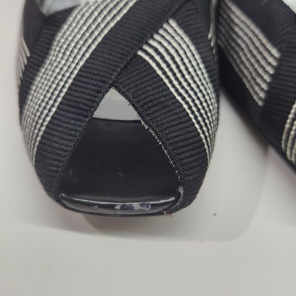 Woman's Nine West 3 1/2" Heel Peep Toe Size 8 1/2 M Black White Stripe - Picture 4 of 16